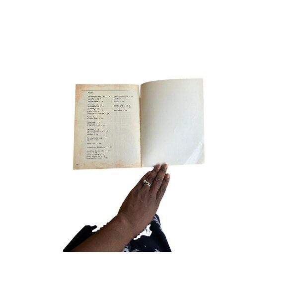 The Little Witchs Black Magic Cookbook By Linda Glovach Vintage Soft Cover - Picture 8 of 9